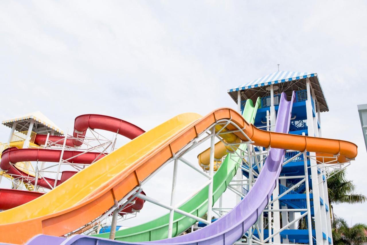 Eon Centennial Resort Hotel & Waterpark อีโลอีโลซิตี้ ภายนอก รูปภาพ