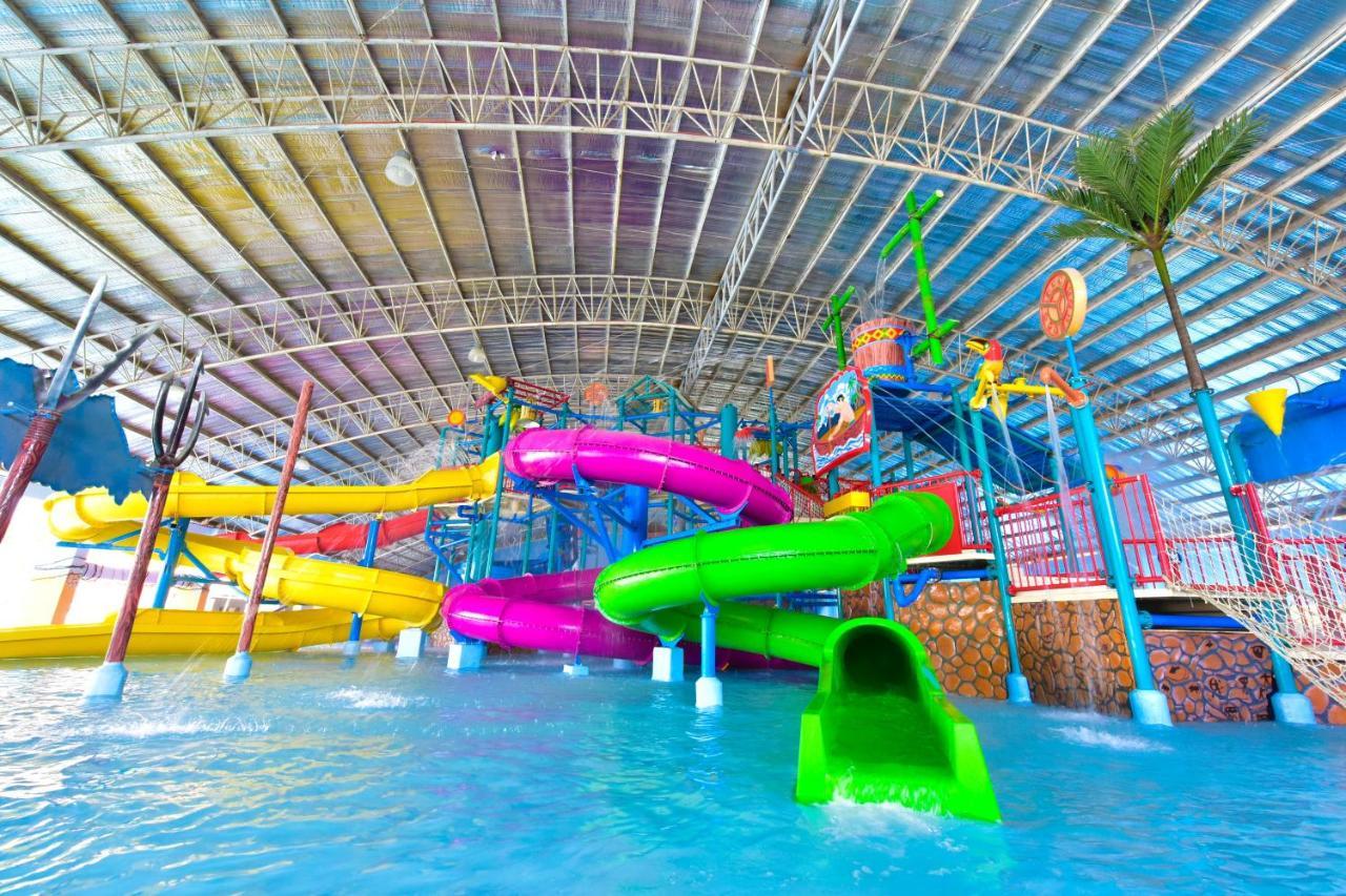 Eon Centennial Resort Hotel & Waterpark อีโลอีโลซิตี้ ภายนอก รูปภาพ