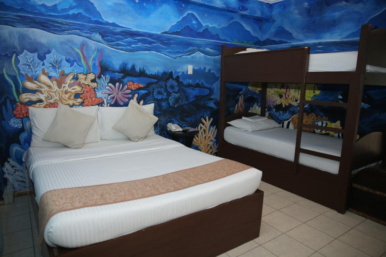 Eon Centennial Resort Hotel & Waterpark อีโลอีโลซิตี้ ภายนอก รูปภาพ